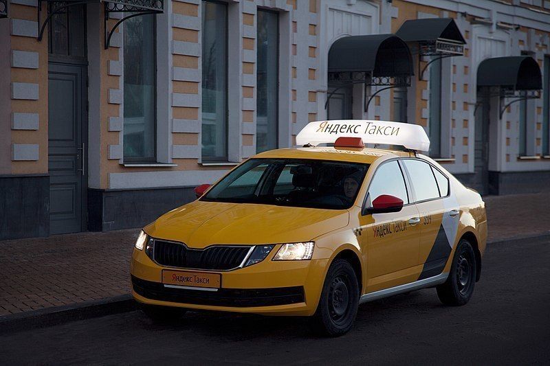 __medium_800px-Yandex.Taxi_on_Moscow_streets.jpg.jpg